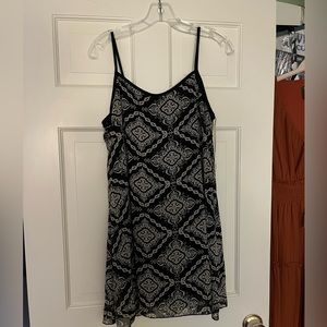 Black & White Design Dress - Bow in Back